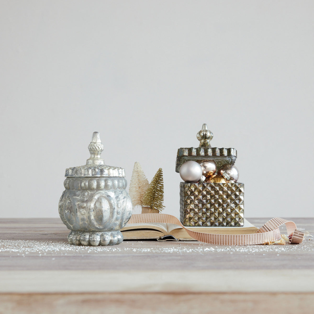 Decorative Embossed Mercury Glass Container/Tealight/Votive Holder with Lid
