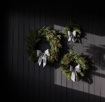 Red Plum Berry Wreath - 14"